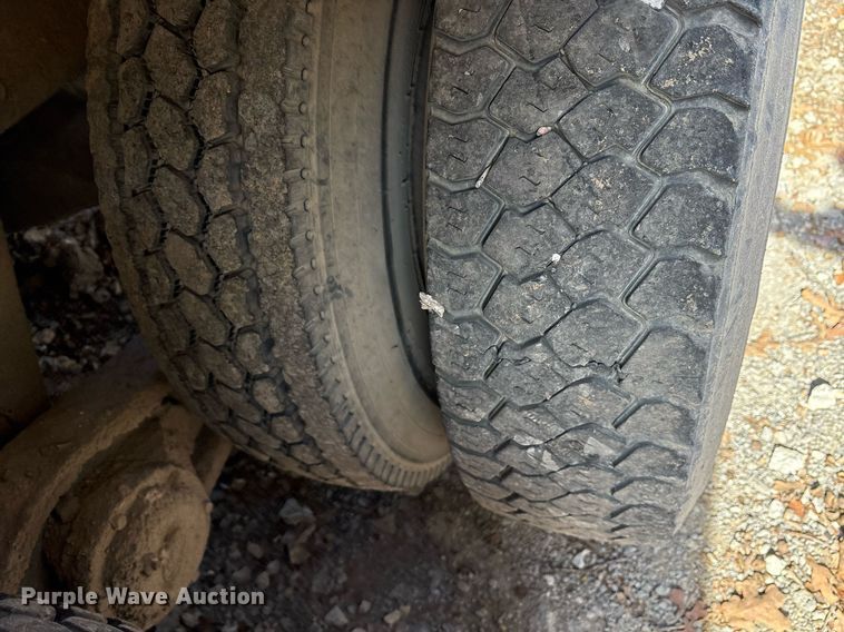 image for item OK9527 1999 Mack RD690S ready mix truck