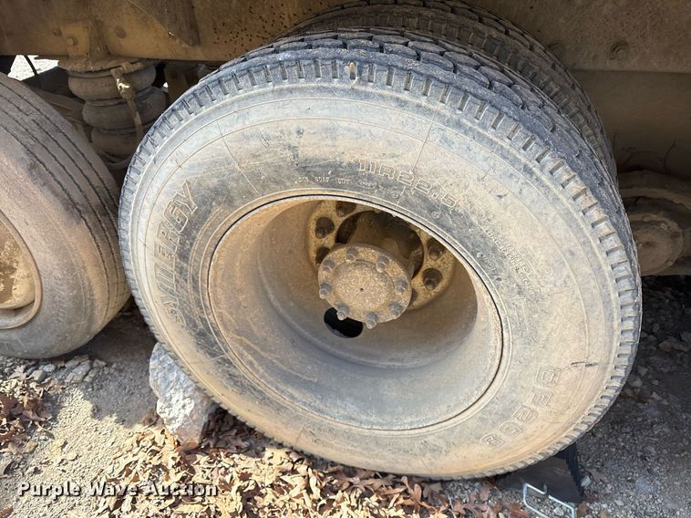 image for item OK9527 1999 Mack RD690S ready mix truck