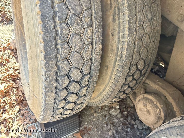 image for item OK9527 1999 Mack RD690S ready mix truck