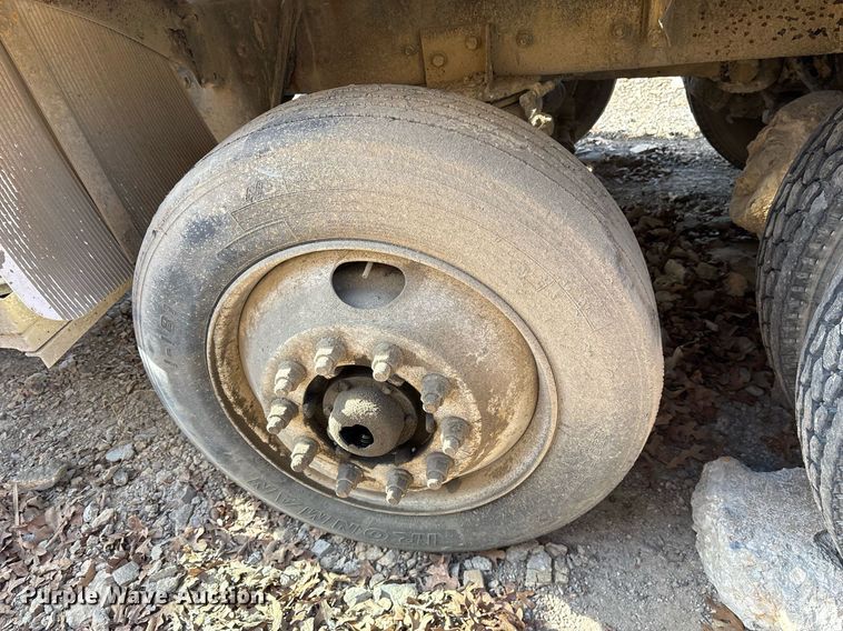 image for item OK9527 1999 Mack RD690S ready mix truck