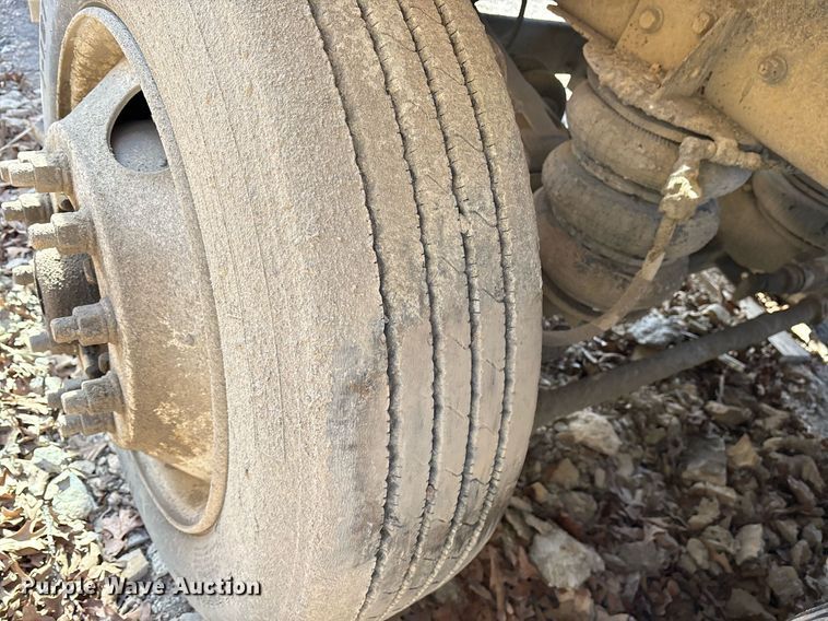 image for item OK9527 1999 Mack RD690S ready mix truck