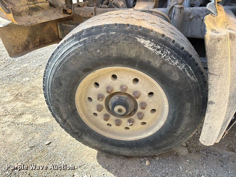 image for item OK9527 1999 Mack RD690S ready mix truck