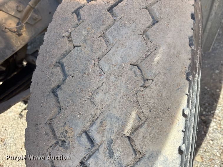 image for item OK9527 1999 Mack RD690S ready mix truck