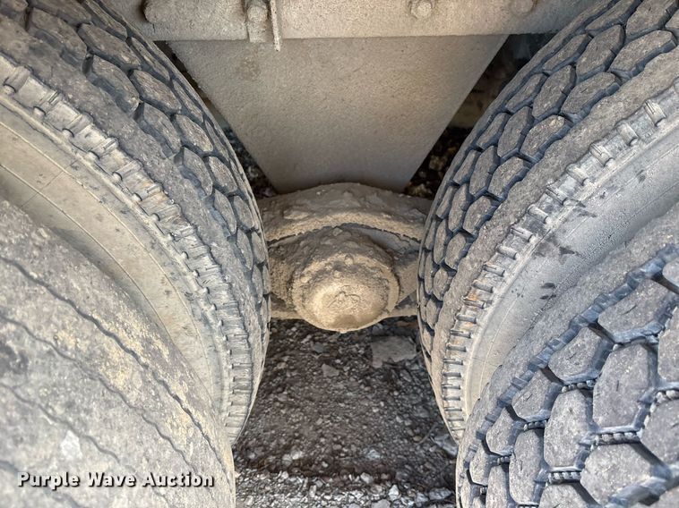 image for item OK9527 1999 Mack RD690S ready mix truck