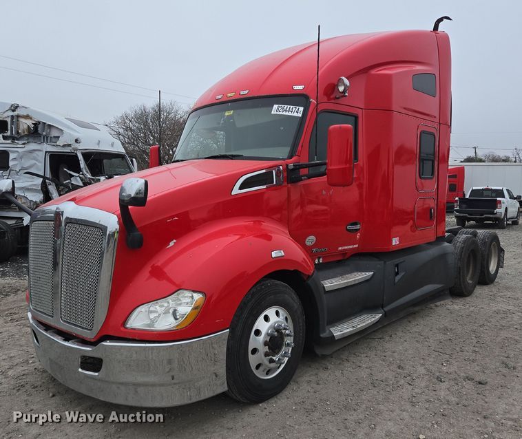 image for item YA0152 2019 Kenworth T680 semi truck
