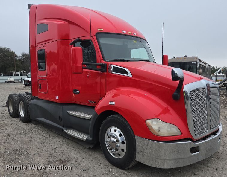image for item YA0152 2019 Kenworth T680 semi truck