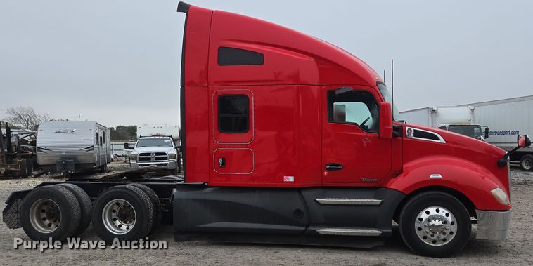 image for item YA0152 2019 Kenworth T680 semi truck