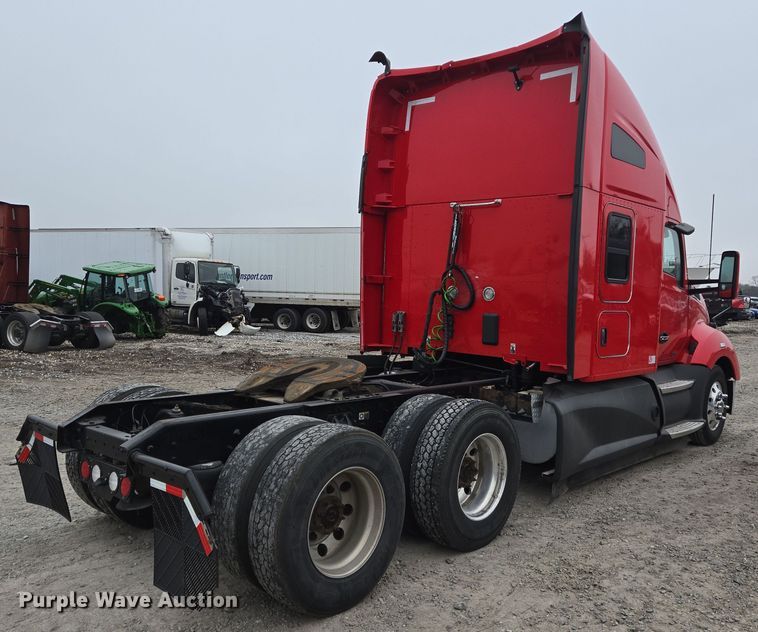 image for item YA0152 2019 Kenworth T680 semi truck