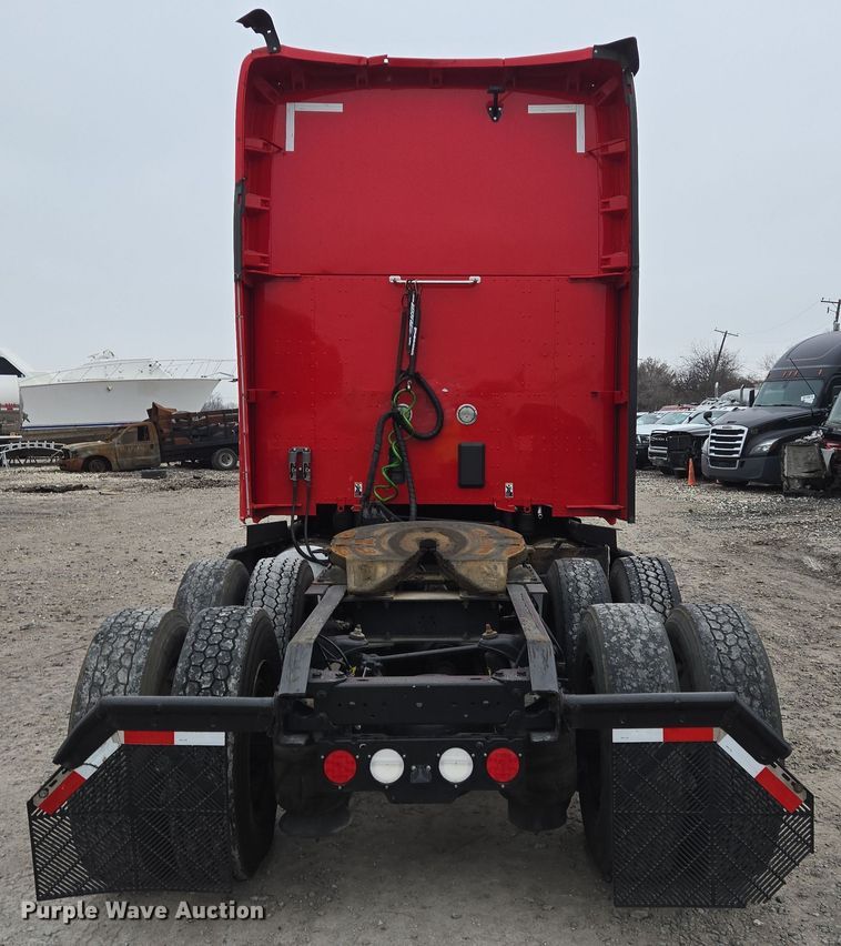 image for item YA0152 2019 Kenworth T680 semi truck