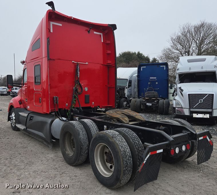image for item YA0152 2019 Kenworth T680 semi truck