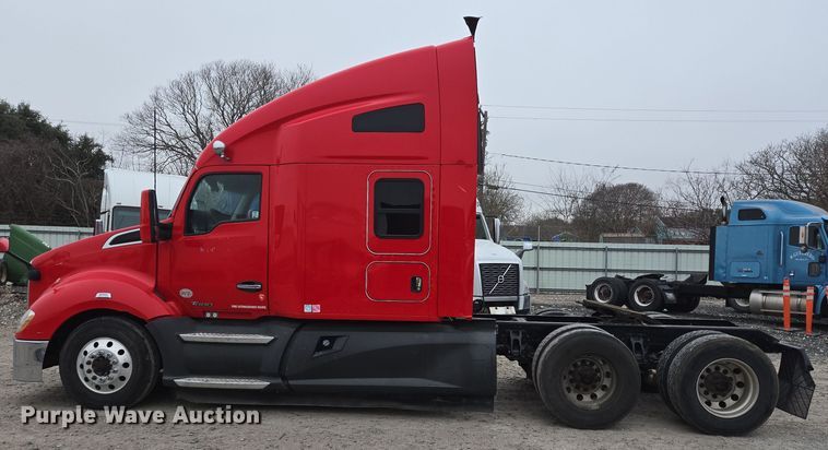 image for item YA0152 2019 Kenworth T680 semi truck