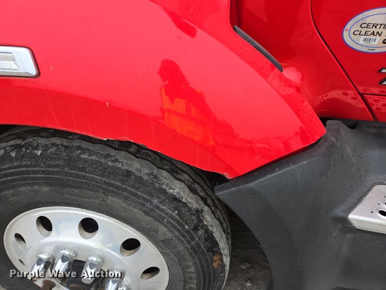 image for item YA0152 2019 Kenworth T680 semi truck