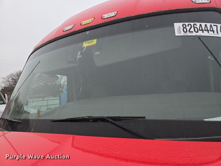 image for item YA0152 2019 Kenworth T680 semi truck