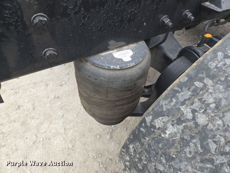 image for item YA0152 2019 Kenworth T680 semi truck