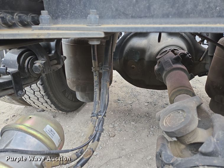 image for item YA0152 2019 Kenworth T680 semi truck