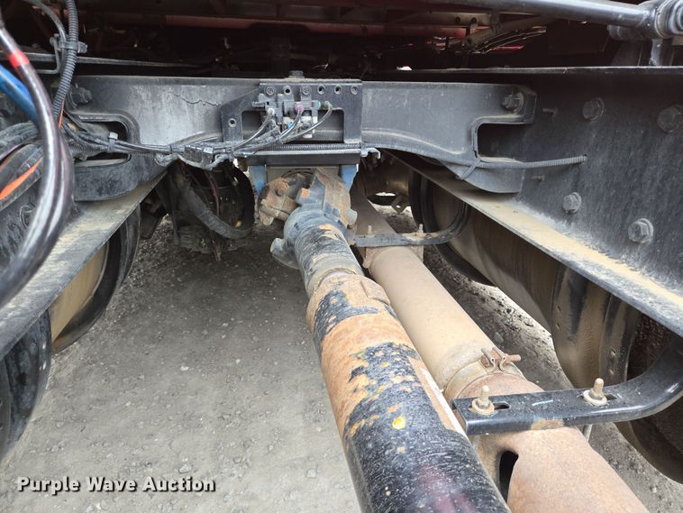 image for item YA0152 2019 Kenworth T680 semi truck