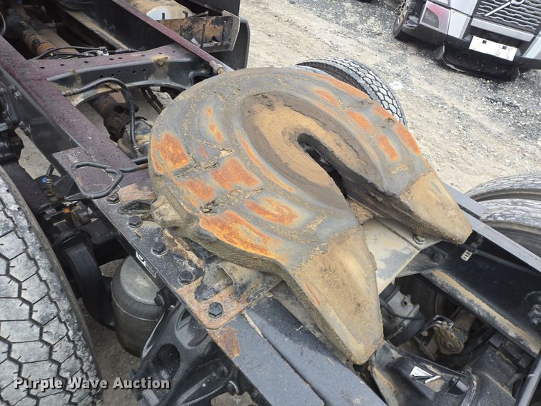 image for item YA0152 2019 Kenworth T680 semi truck