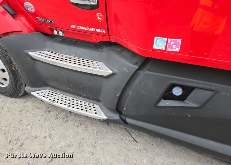 image for item YA0152 2019 Kenworth T680 semi truck