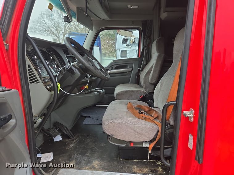 image for item YA0152 2019 Kenworth T680 semi truck