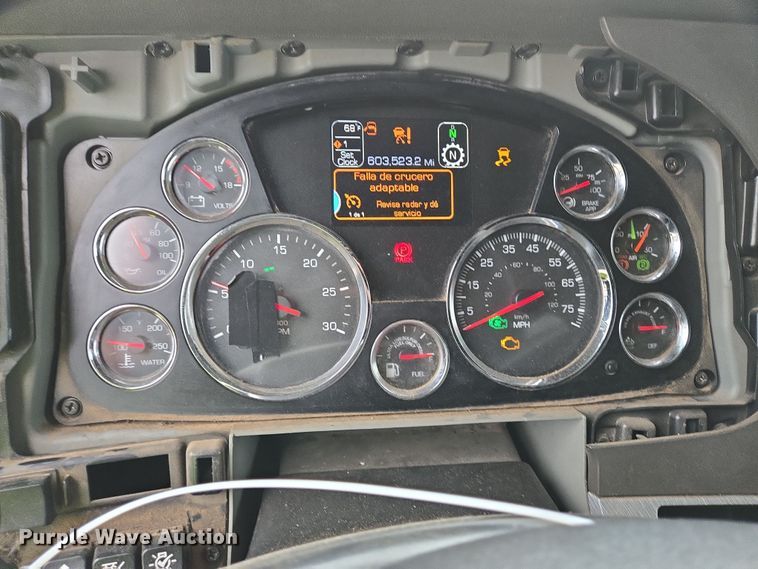 image for item YA0152 2019 Kenworth T680 semi truck