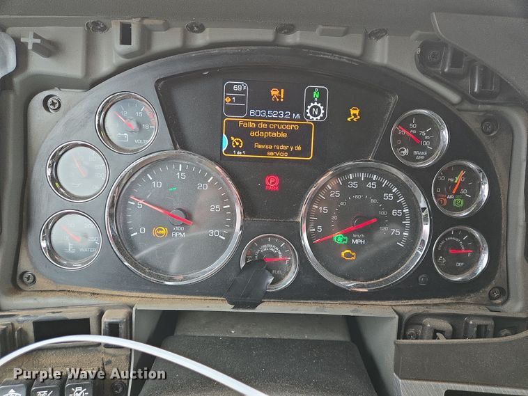 image for item YA0152 2019 Kenworth T680 semi truck