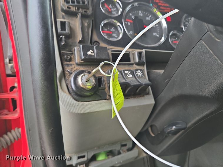 image for item YA0152 2019 Kenworth T680 semi truck