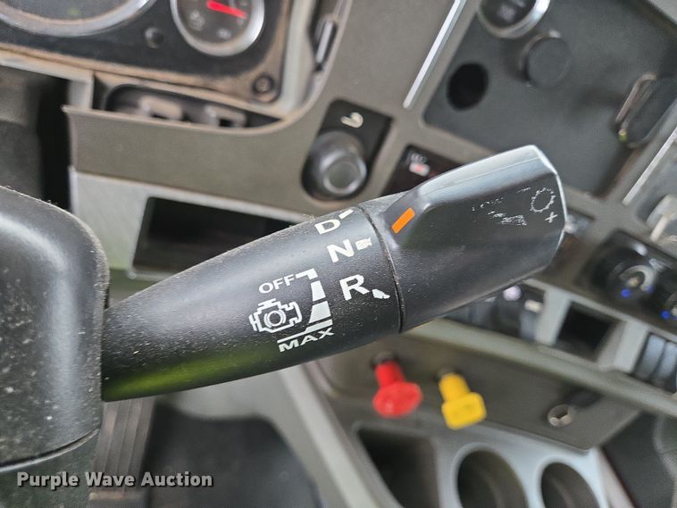 image for item YA0152 2019 Kenworth T680 semi truck