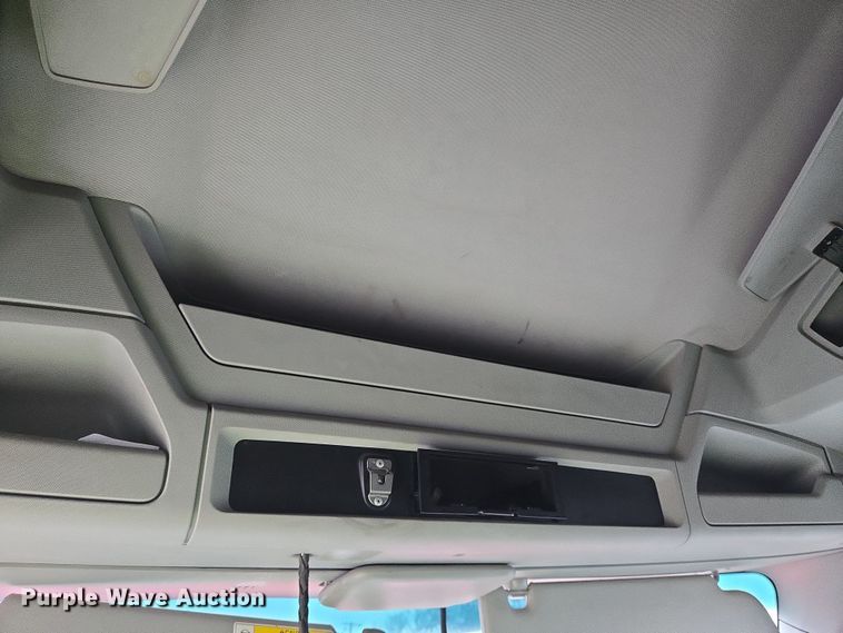 image for item YA0152 2019 Kenworth T680 semi truck