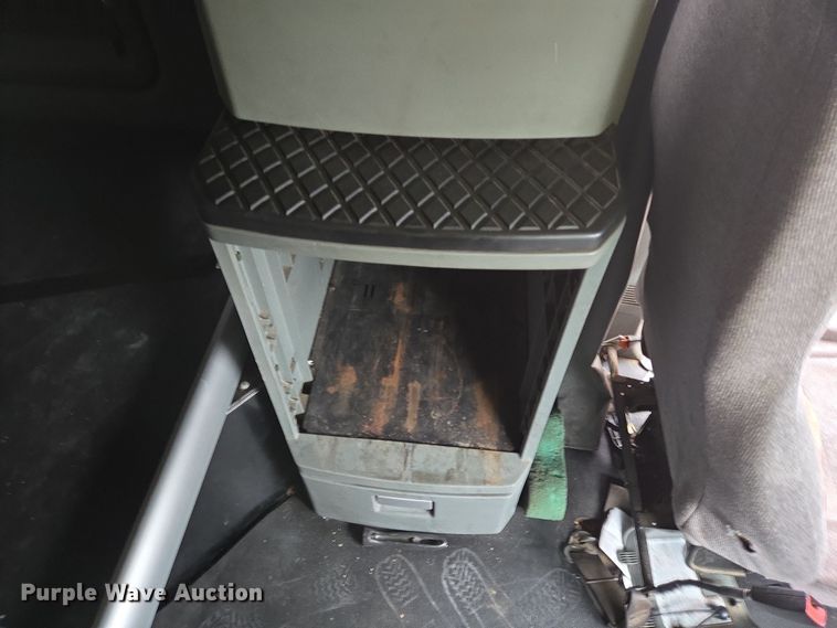 image for item YA0152 2019 Kenworth T680 semi truck