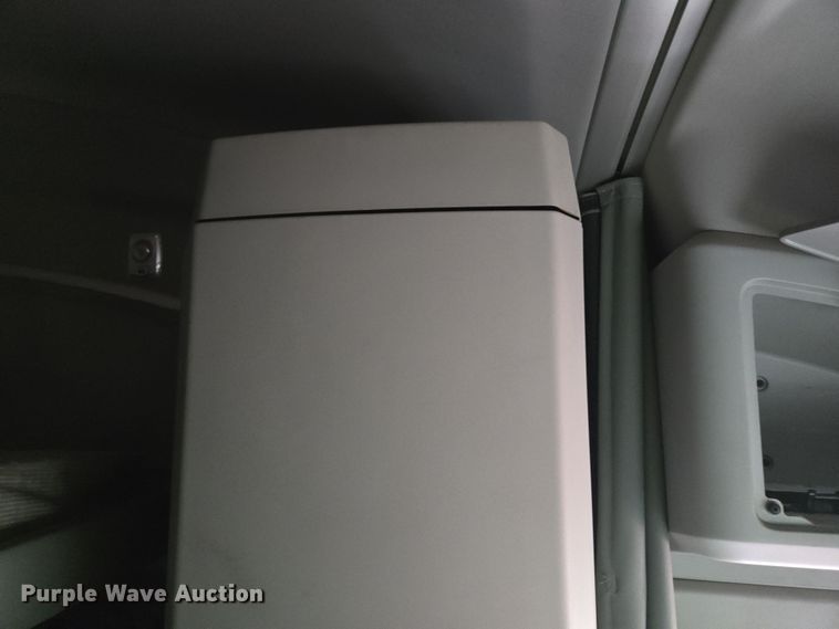 image for item YA0152 2019 Kenworth T680 semi truck