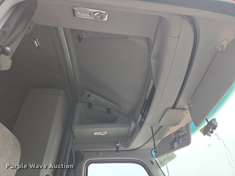 image for item YA0152 2019 Kenworth T680 semi truck