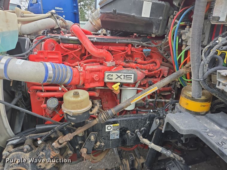 image for item YA0152 2019 Kenworth T680 semi truck