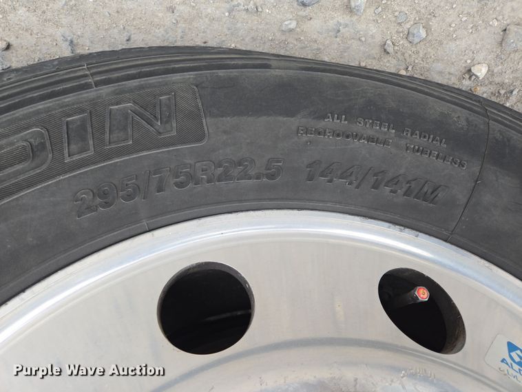 image for item YA0152 2019 Kenworth T680 semi truck