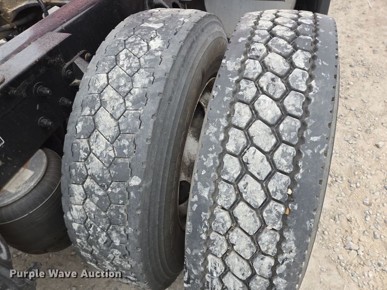 image for item YA0152 2019 Kenworth T680 semi truck