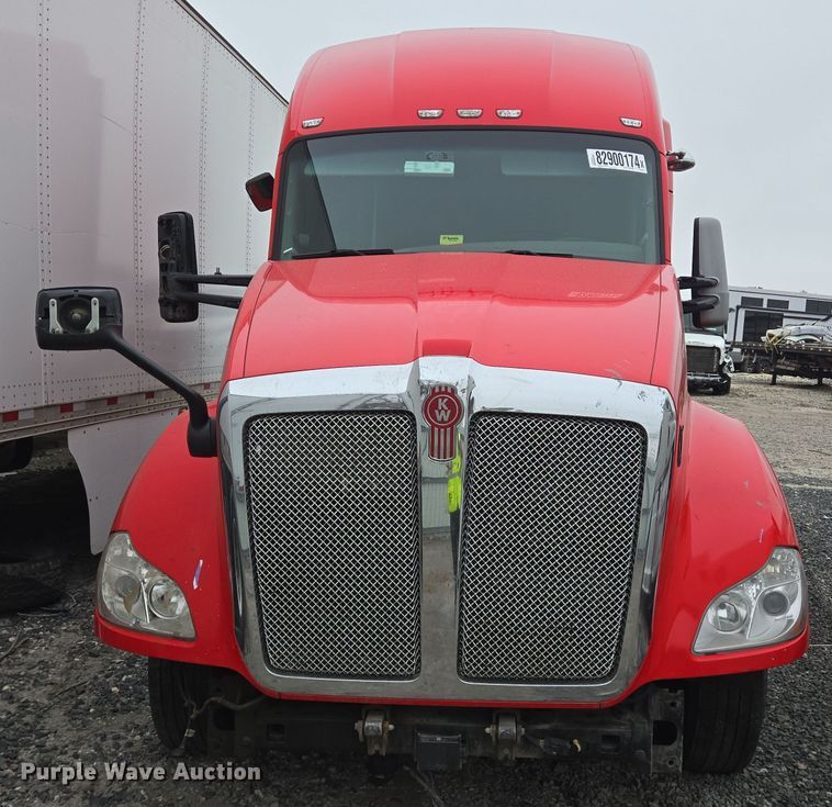 image for item YA0153 2019 Kenworth T680 semi truck