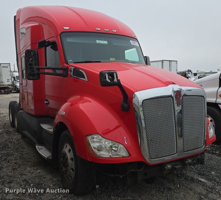 image for item YA0153 2019 Kenworth T680 semi truck