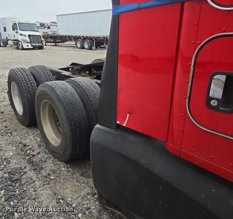 image for item YA0153 2019 Kenworth T680 semi truck