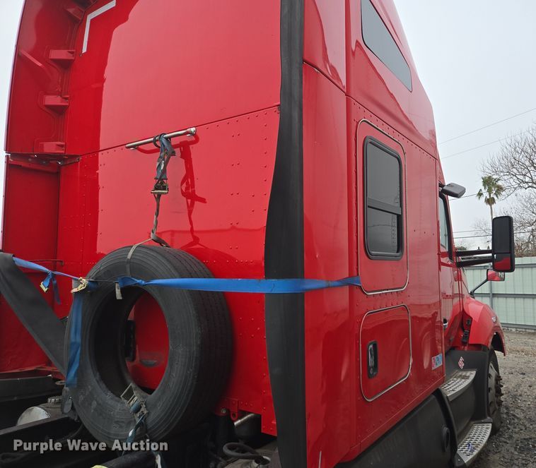 image for item YA0153 2019 Kenworth T680 semi truck