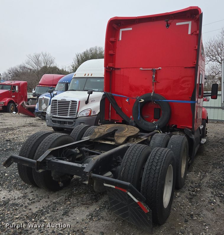 image for item YA0153 2019 Kenworth T680 semi truck