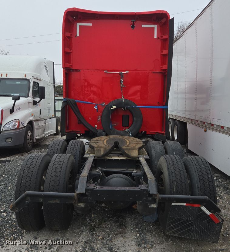 image for item YA0153 2019 Kenworth T680 semi truck