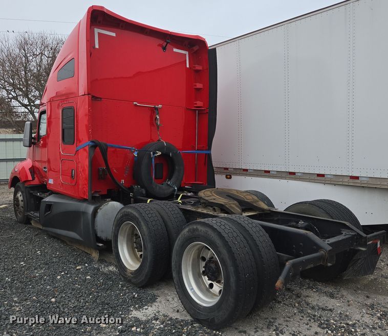 image for item YA0153 2019 Kenworth T680 semi truck