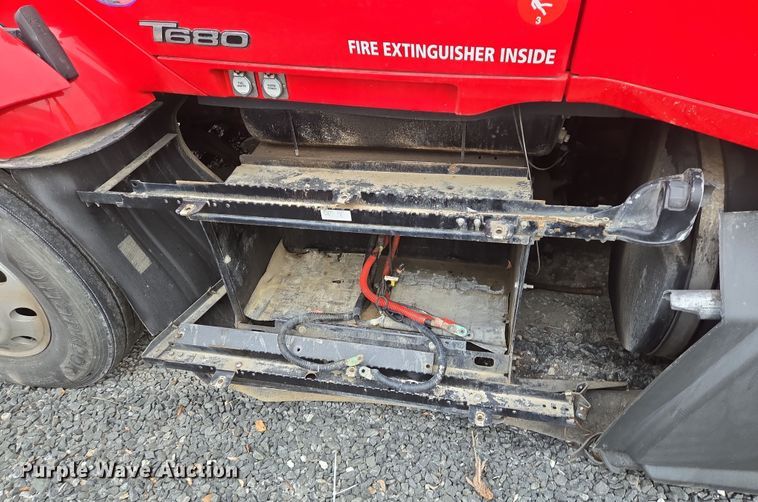 image for item YA0153 2019 Kenworth T680 semi truck