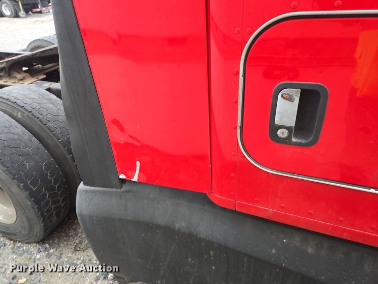 image for item YA0153 2019 Kenworth T680 semi truck