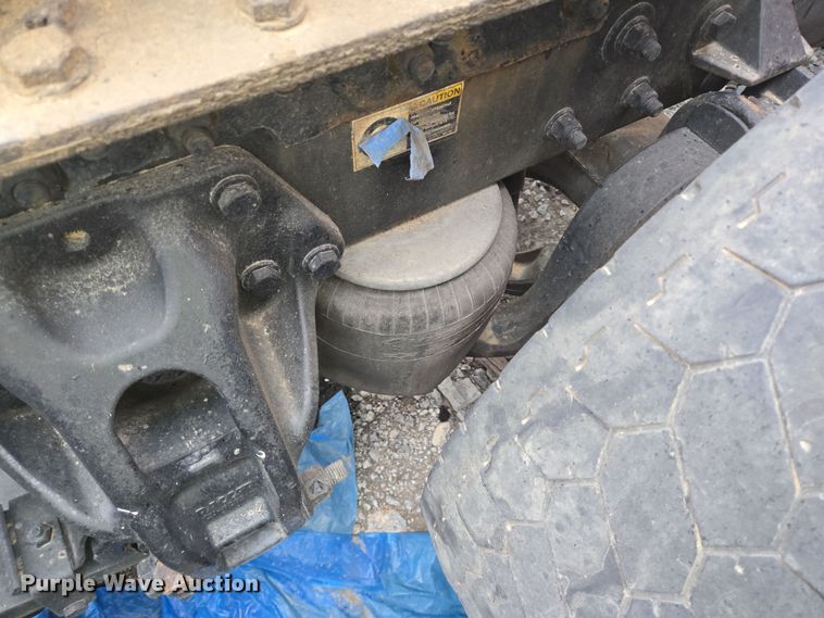 image for item YA0153 2019 Kenworth T680 semi truck