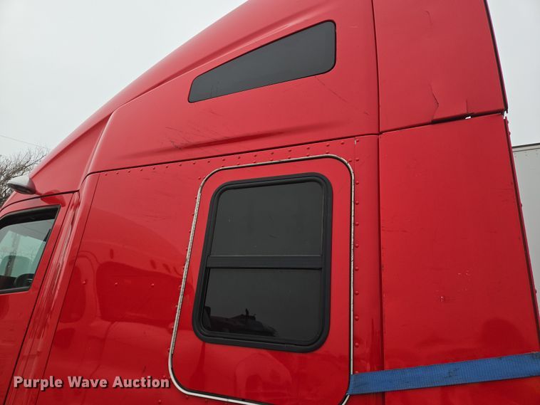 image for item YA0153 2019 Kenworth T680 semi truck