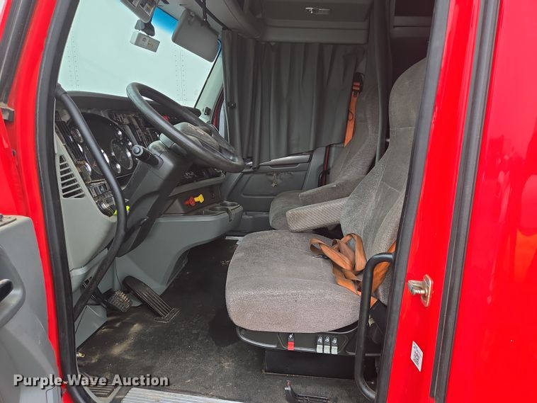 image for item YA0153 2019 Kenworth T680 semi truck