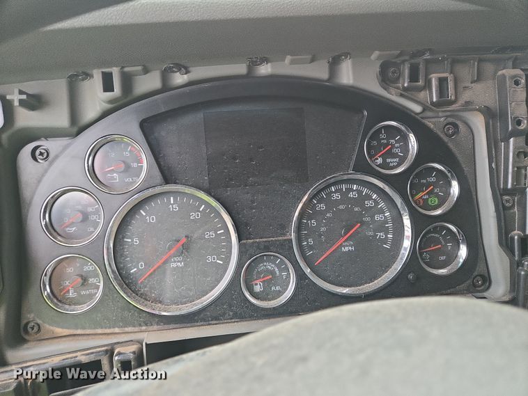 image for item YA0153 2019 Kenworth T680 semi truck