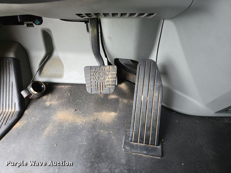 image for item YA0153 2019 Kenworth T680 semi truck