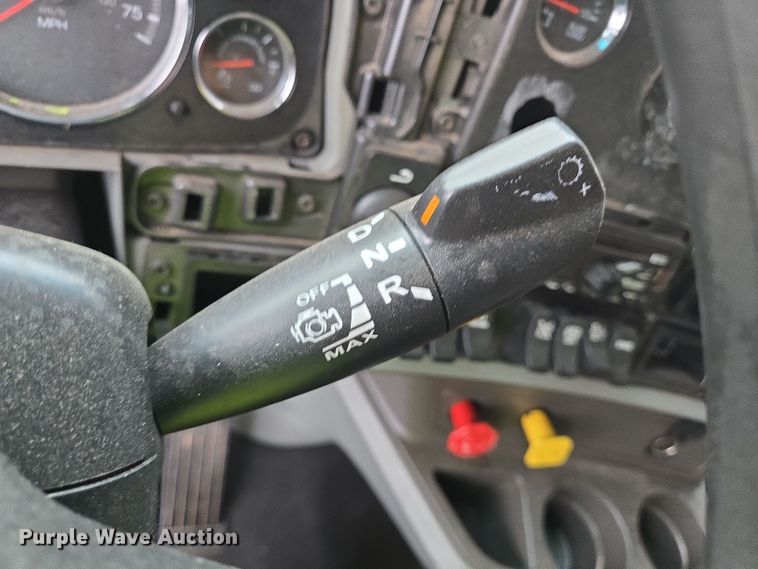 image for item YA0153 2019 Kenworth T680 semi truck