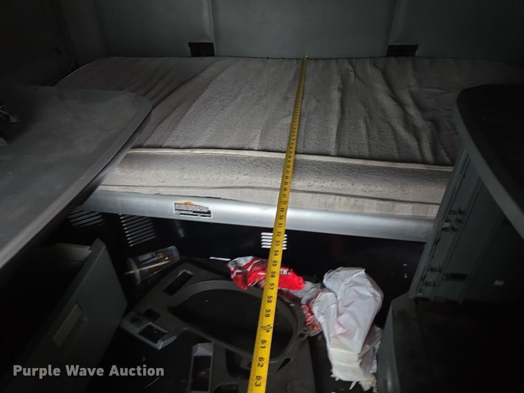 image for item YA0153 2019 Kenworth T680 semi truck